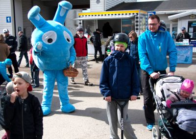 Maskotteja ja maistiaisia Krossi-torilla